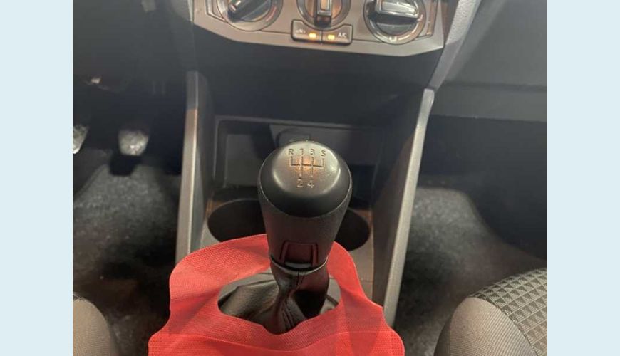 VOLKSWAGEN VOYAGE TRENDLINE 1.6 FLEX MANUAL 4P - BRANCO - 2018 Foto 10 (Grande)