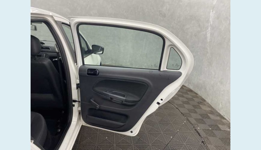 VOLKSWAGEN GOL 1.0 12V FLEX MANUAL 4P - BRANCO - 2022 Foto 10 (Grande)