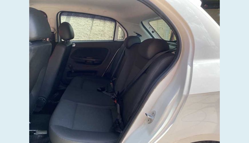 VOLKSWAGEN GOL TRENDLINE 1.0 MPI FLEX MANUAL 4P - BRANCO - 2017 Foto 10 (Grande)