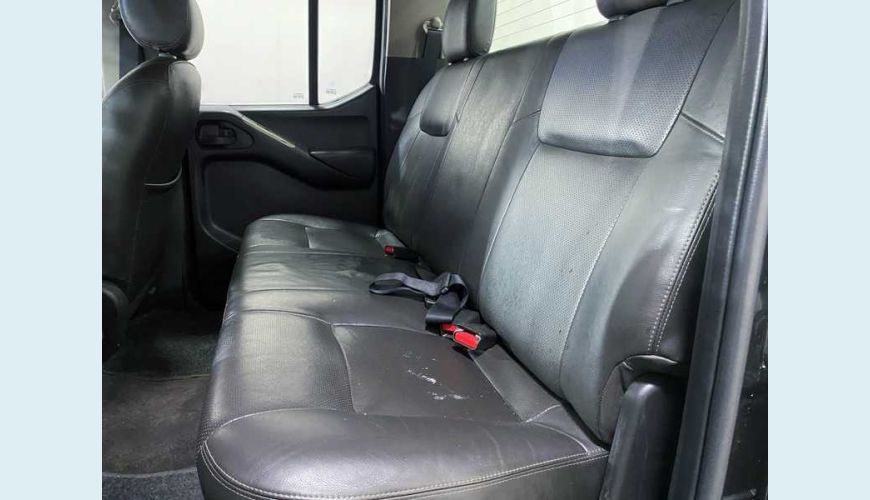 NISSAN FRONTIER XE 4X4 2.5 16V DIESEL MANUAL 4P - PRATA - 2013 Foto 10 (Grande)