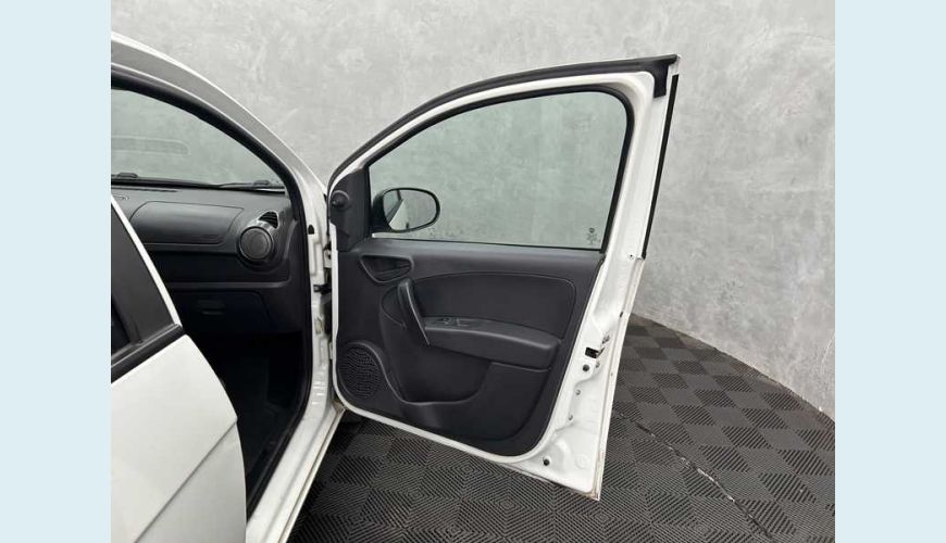 FIAT GRAND SIENA 1.0 FLEX MANUAL 4P - BRANCO - 2021 Foto 10 (Grande)