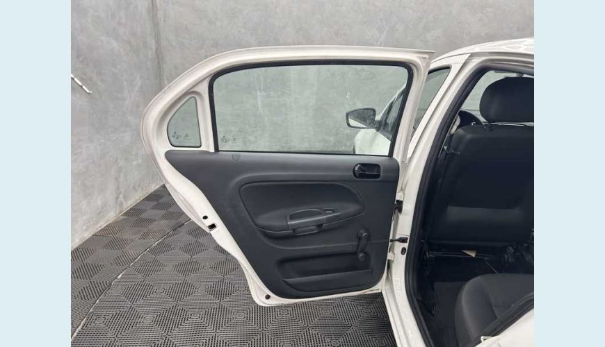 VOLKSWAGEN VOYAGE 1.0 MPI FLEX MANUAL 4P - BRANCO - 2023 Foto 10 (Grande)