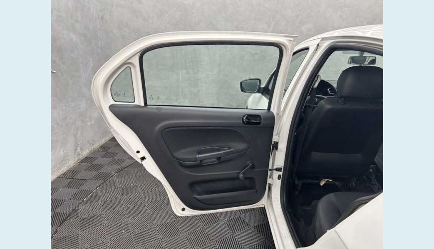 VOLKSWAGEN VOYAGE 1.0 MPI FLEX MANUAL 4P - BRANCO - 2023 Foto 10 (Grande)