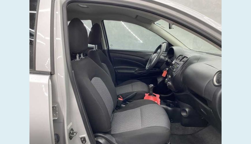 NISSAN VERSA 1.0 12V FLEX MANUAL 4P - PRATA - 2019 Foto 10 (Grande)