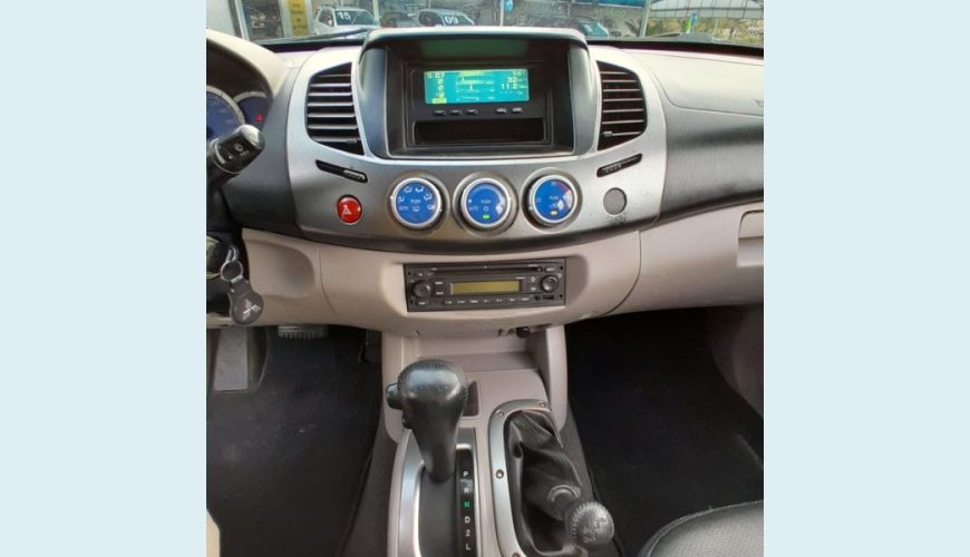 MITSUBISHI MITSUBISHI L200 GL 4X4 CD 8V 2.5 DIESEL AUT. 4P - PRATA - 2008 Foto 10 (Grande)
