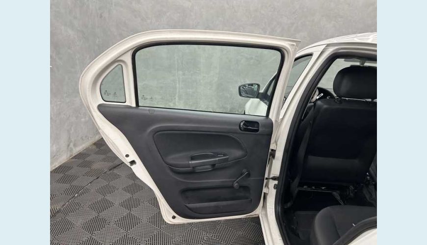 VOLKSWAGEN VOYAGE 1.0 MPI FLEX MANUAL 4P - BRANCO - 2023 Foto 10 (Grande)