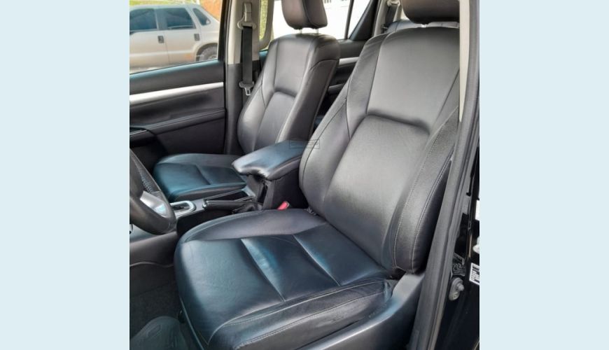TOYOTA TOYOTA HILUX SRX 2.8 DIESEL AUT. 4P - PRETO - 2017 Foto 10 (Grande)
