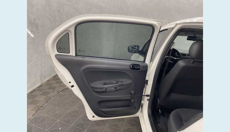VOLKSWAGEN VOLKSWAGEN GOL 1.6 FLEX MANUAL 4P - BRANCO - 2022 Foto 10 (Grande)