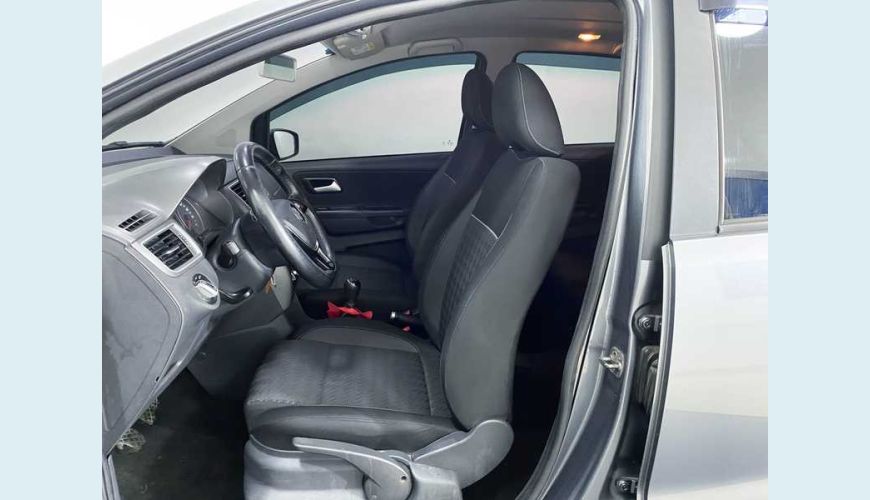 VOLKSWAGEN FOX COMFORTLINE 1.6 MSI FLEX MANUAL 4P - CINZA - 2018 Foto 10 (Grande)