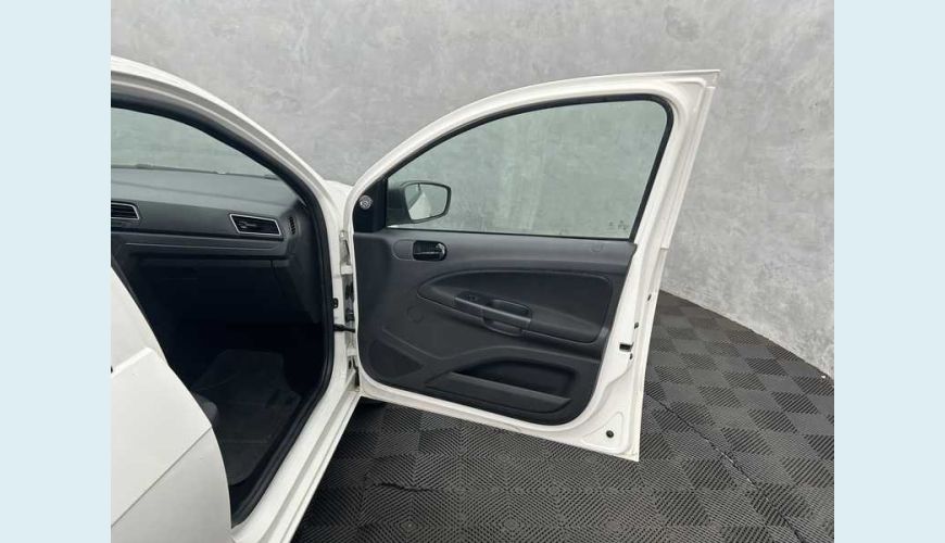 VOLKSWAGEN VOYAGE 1.0 MPI FLEX MANUAL 4P - BRANCO - 2023 Foto 10 (Grande)