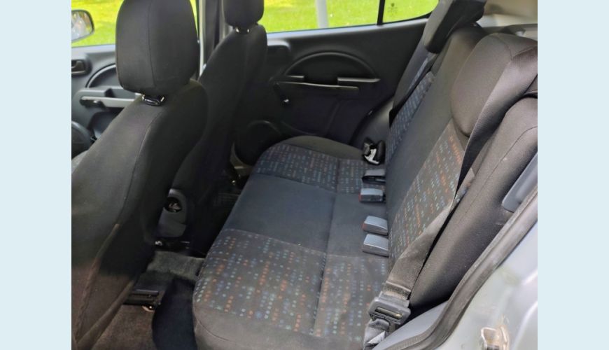 FIAT UNO FLEX MANUAL 4P - PRATA - 2014 Foto 10 (Grande)