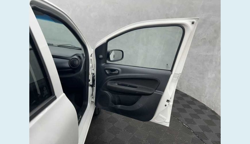 FIAT FIAT UNO ATTRACTIVE 1.0 FLEX MANUAL 4P - BRANCO - 2021 Foto 10 (Grande)