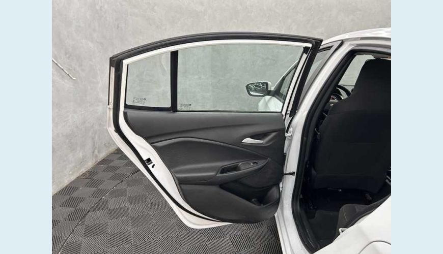 CHEVROLET ONIX PLUS LT 1.0 - BRANCO - 2023 Foto 10 (Grande)