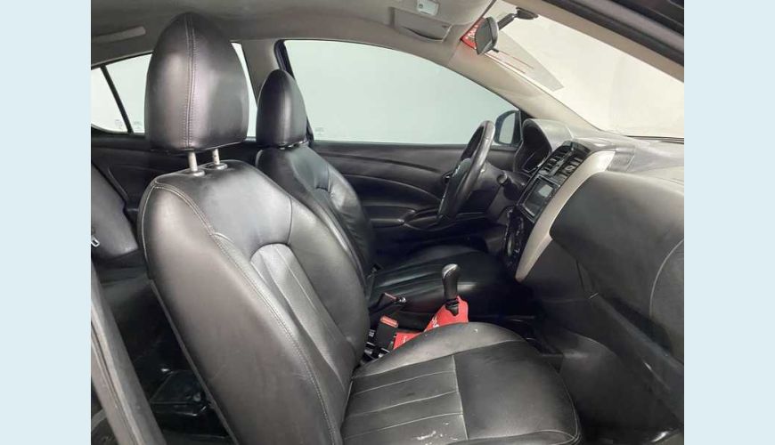NISSAN VERSA SV 1.6 16V FLEX AUT. 4P - PRETO - 2017 Foto 10 (Grande)