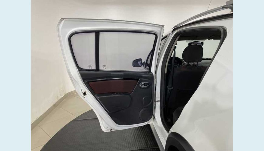 RENAULT RENAULT SANDERO STEPWAY 1.6 16V FLEX AUT. 4P - BRANCO - 2014 Foto 10 (Grande)