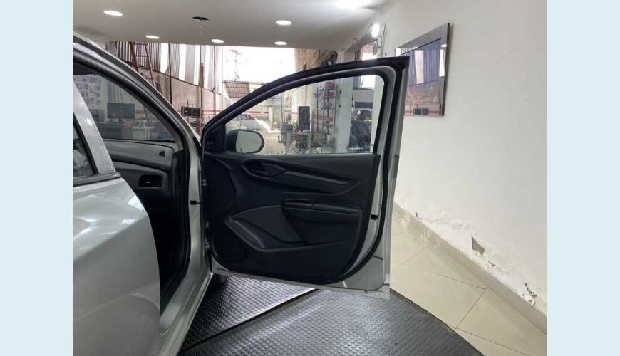 CHEVROLET ONIX PLUS 1.0 TURBO FLEX AUT. 4P - PRATA - 2020 Foto 10 (Grande)