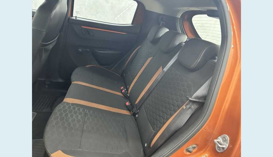 RENAULT RENAULT KWID OUTSIDER 1.0 12V SCE FLEX MANUAL 4P - LARANJA - 2022 Foto 10 (Grande)