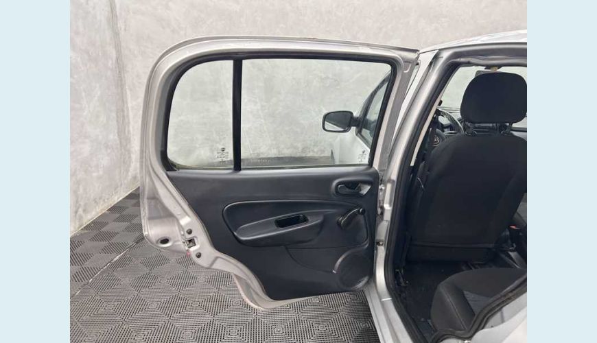 FIAT FIAT UNO ATTRACTIVE 1.0 8V FLEX MANUAL 4P - PRATA - 2020 Foto 10 (Grande)