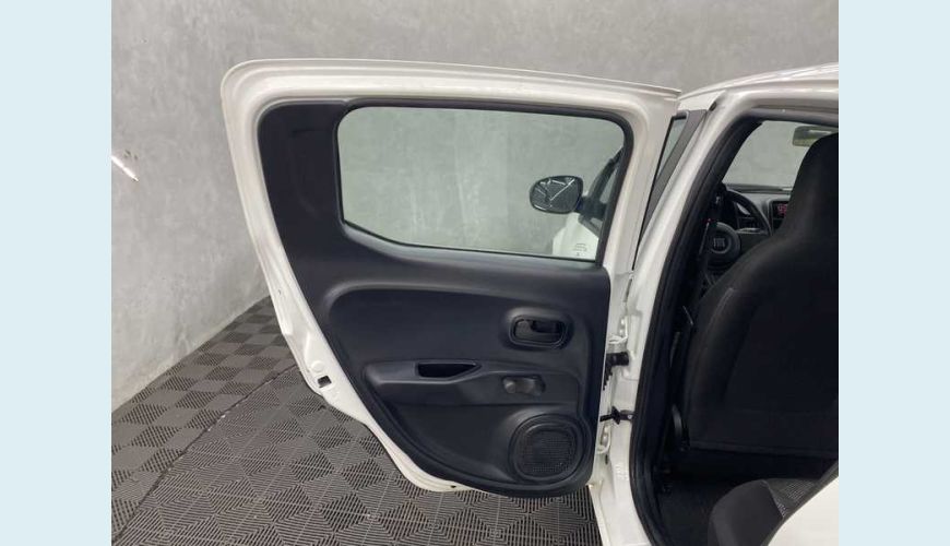 FIAT FIAT MOBI LIKE 1.0 FLEX MANUAL 4P - BRANCO - 2022 Foto 10 (Grande)