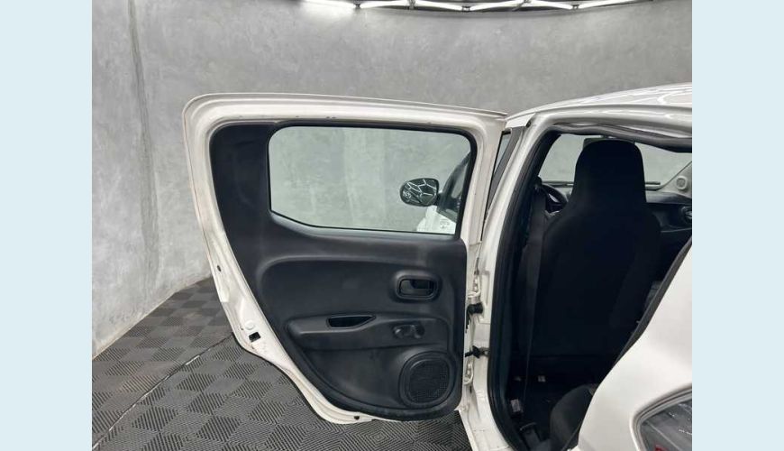 FIAT FIAT MOBI LIKE 1.0 FLEX MANUAL 4P - BRANCO - 2022 Foto 10 (Grande)