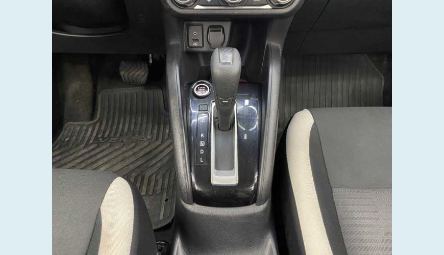 NISSAN NISSAN VERSA SENSE 1.6 FLEX AUT. 4P - PRETO - 2022 Foto 10 (Grande)