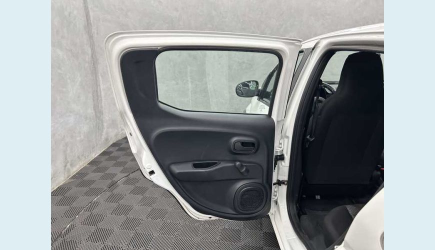 FIAT FIAT MOBI LIKE 1.0 FLEX MANUAL 4P - BRANCO - 2023 Foto 10 (Grande)
