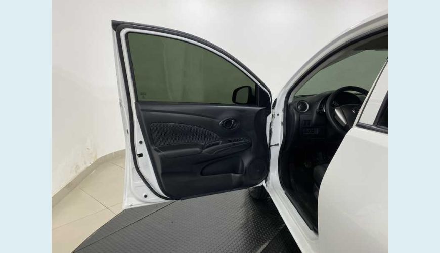 NISSAN VERSA 1.0 12V FLEX MANUAL 4P - BRANCO - 2018 Foto 10 (Grande)