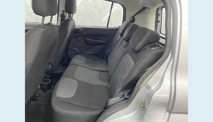 FIAT UNO ATTRACTIVE 1.0 FLEX MANUAL 4P - PRATA - 2021 Foto 10 (Grande)