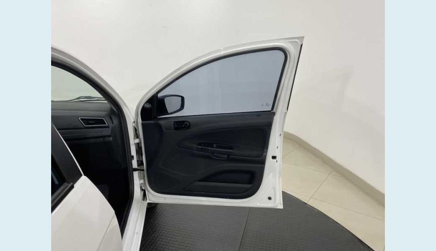 VOLKSWAGEN VOYAGE 1.6 MSI 8V FLEX MANUAL 4P - BRANCO - 2020 Foto 10 (Grande)