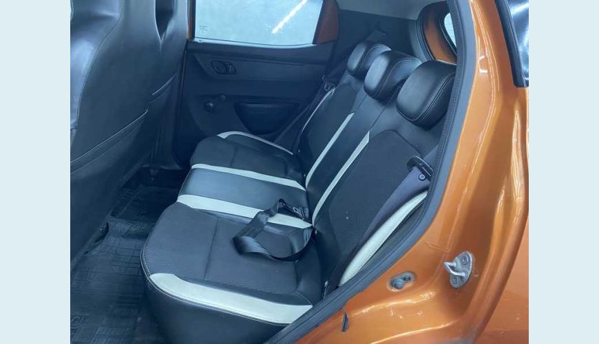 RENAULT KWID INTENSE 1.0 12V FLEX MANUAL 4P - LARANJA - 2018 Foto 10 (Grande)