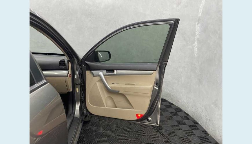 KIA SORENTO 2.4 16V AUT. 4P - CINZA - 2012 Foto 10 (Grande)
