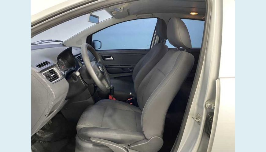 VOLKSWAGEN FOX 1.0 8V FLEX MANUAL 4P - PRATA - 2011 Foto 10 (Grande)