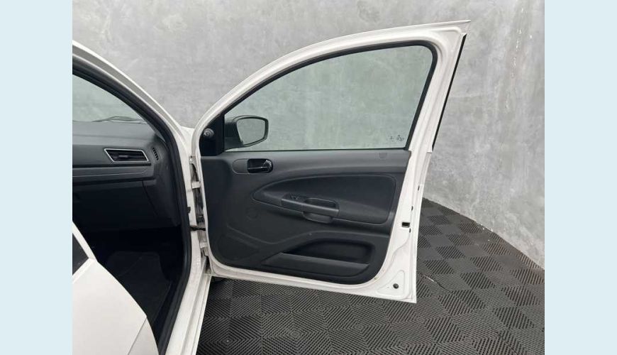 VOLKSWAGEN GOL 1.6 FLEX MANUAL 4P - BRANCO - 2020 Foto 10 (Grande)