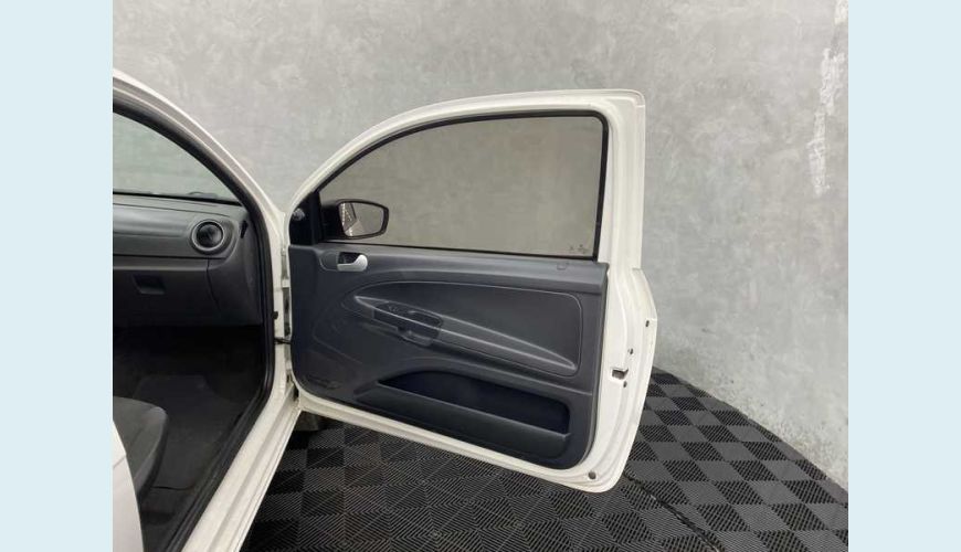 VOLKSWAGEN SAVEIRO ROBUST 1.6 MSI CS FLEX MANUAL 2P - BRANCO - 2018 Foto 10 (Grande)