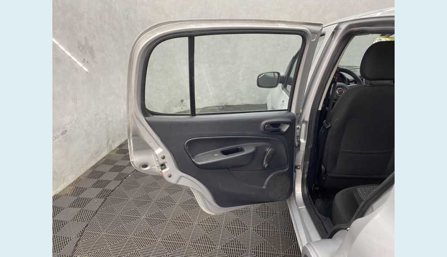 FIAT UNO ATTRACTIVE 1.0 FLEX MANUAL 4P - PRATA - 2021 Foto 10 (Grande)