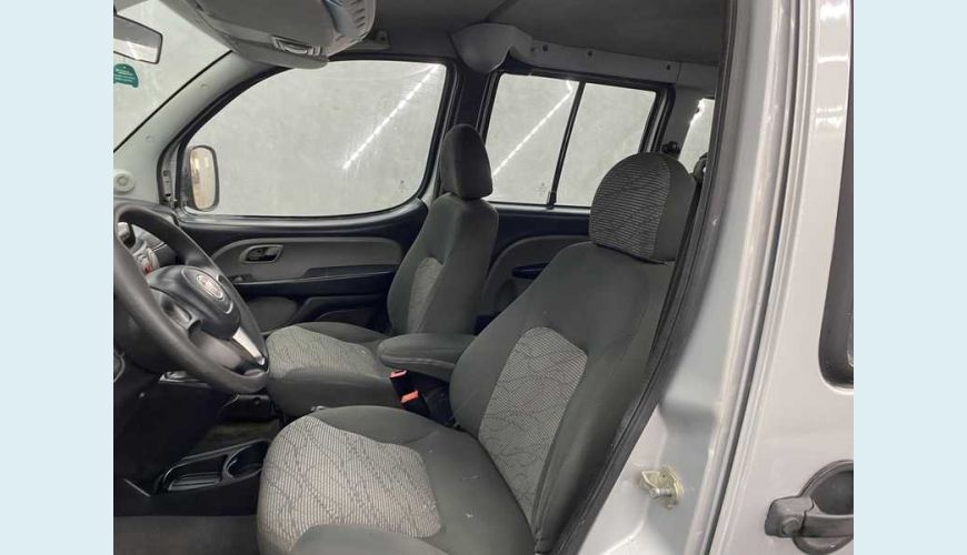 FIAT DOBLO ESSENCE 1.8 16V FLEX MANUAL 4P - PRATA - 2021 Foto 10 (Grande)