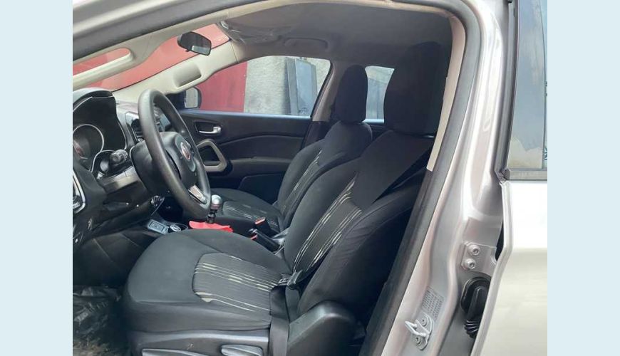 FIAT TORO FREEDOM 2.0 DIESEL MANUAL 4P - PRATA - 2017 Foto 10 (Grande)