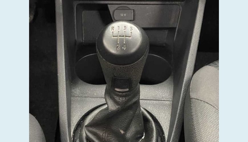 VOLKSWAGEN VOYAGE TRENDLINE 1.6 FLEX MANUAL 4P - BRANCO - 2018 Foto 10 (Grande)
