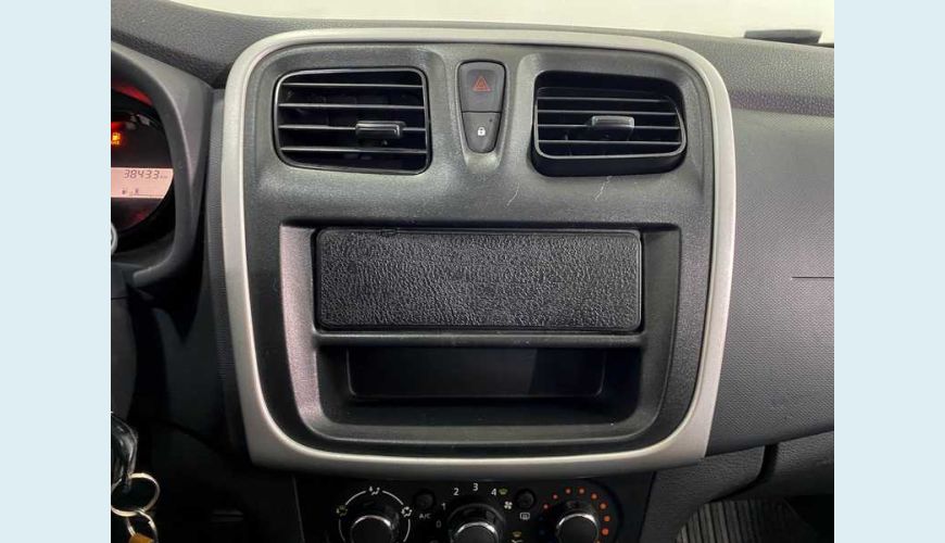 RENAULT LOGAN AUTHENTIQUE 1.0 16V FLEX MANUAL 4P - PRATA - 2014 Foto 10 (Grande)