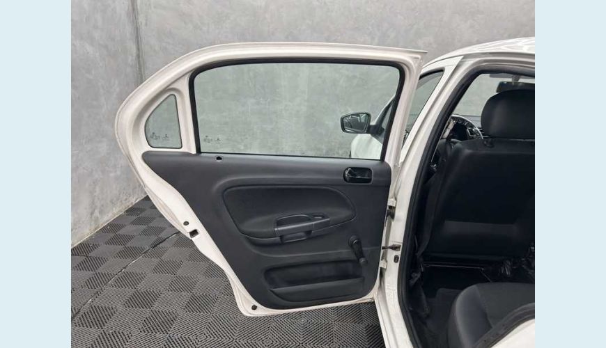 VOLKSWAGEN VOYAGE 1.0 MPI FLEX MANUAL 4P - BRANCO - 2023 Foto 10 (Grande)