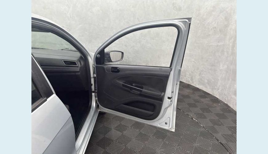 VOLKSWAGEN VOLKSWAGEN GOL 1.6 FLEX MANUAL 4P - PRATA - 2020 Foto 10 (Grande)