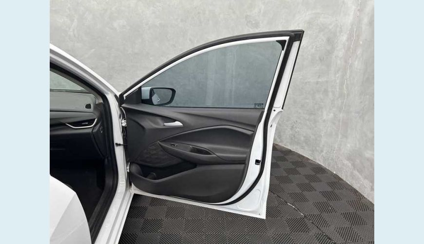 CHEVROLET ONIX PLUS LT 1.0 - BRANCO - 2023 Foto 10 (Grande)