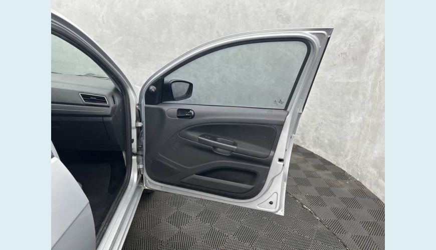 VOLKSWAGEN VOLKSWAGEN GOL 1.6 FLEX MANUAL 4P - PRATA - 2020 Foto 10 (Grande)