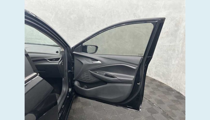 CHEVROLET ONIX LT 1.0 TURBO FLEX MANUAL 4P - PRETO - 2024 Foto 10 (Grande)