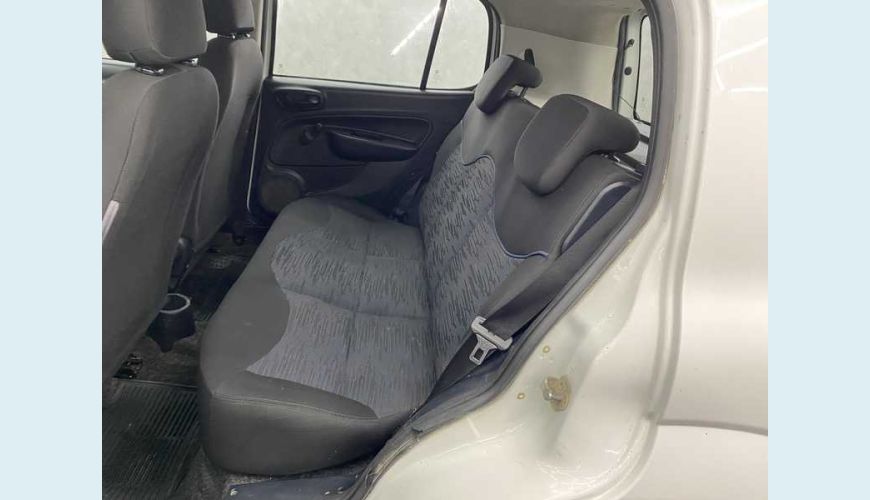 FIAT FIAT UNO ATTRACTIVE 1.0 8V FLEX MANUAL 4P - BRANCO - 2019 Foto 10 (Grande)