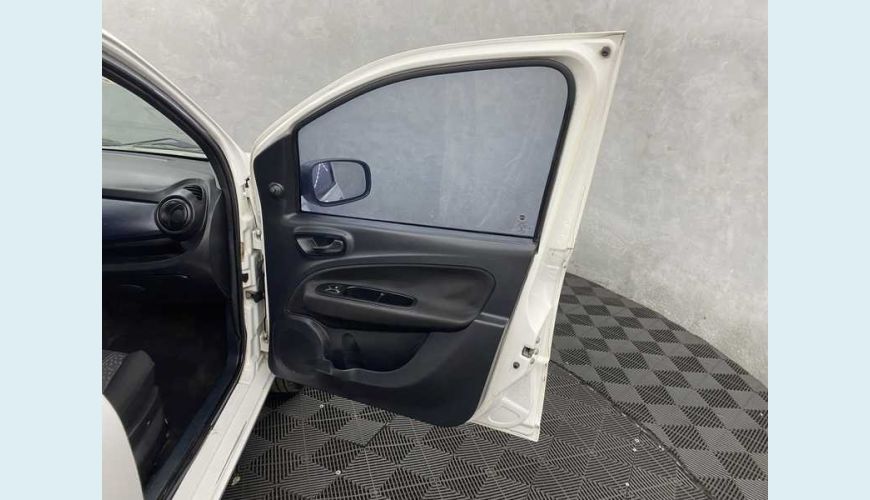 FIAT FIAT UNO ATTRACTIVE 1.0 8V FLEX MANUAL 4P - BRANCO - 2020 Foto 10 (Grande)