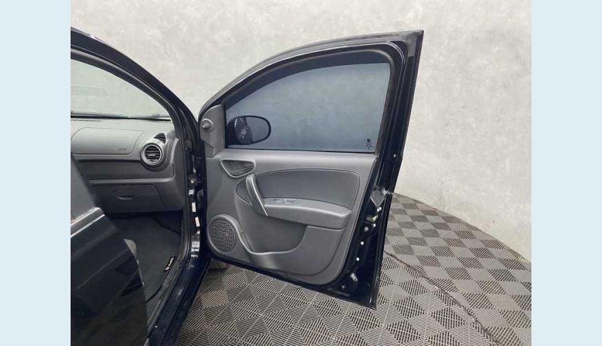 FIAT GRAND SIENA EVO ATTRACTIVE 1.4 8V FLEX MANUAL 4P - PRETO - 2020 Foto 10 (Grande)