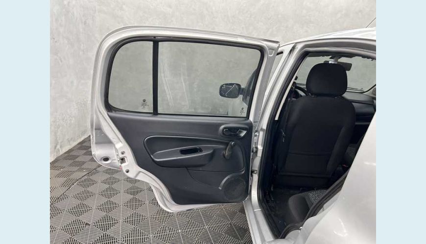 FIAT UNO ATTRACTIVE 1.0 FLEX MANUAL 4P - PRATA - 2021 Foto 10 (Grande)