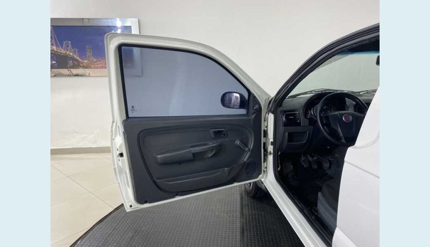 FIAT STRADA HARD WORKING 1.4 FLEX MANUAL 2P - BRANCO - 2018 Foto 10 (Grande)