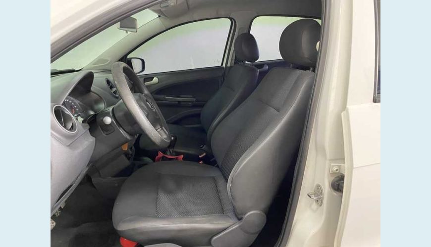VOLKSWAGEN GOL TEC SPECIAL 1.0 FLEX MANUAL 4P - BRANCO - 2015 Foto 10 (Grande)